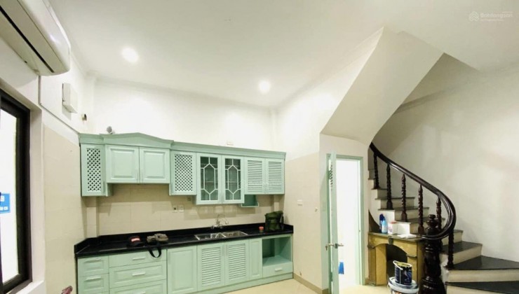 Cho thuê nhà nguyên căn ngõ Văn Chương 2, Đống Đa, 35m x4 tầng, 4 ngủ, 13 Triệu.